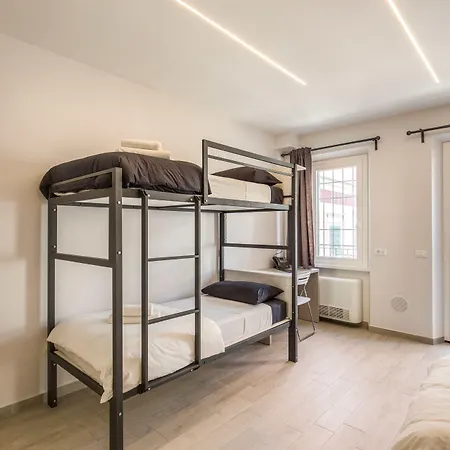 ذا بريكس روم